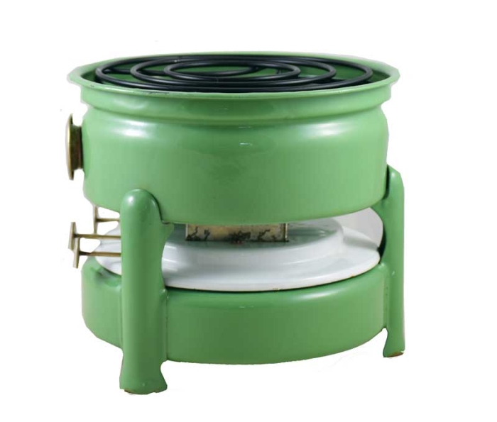 Vintage three wick burner kerosene stove e. rg 4
