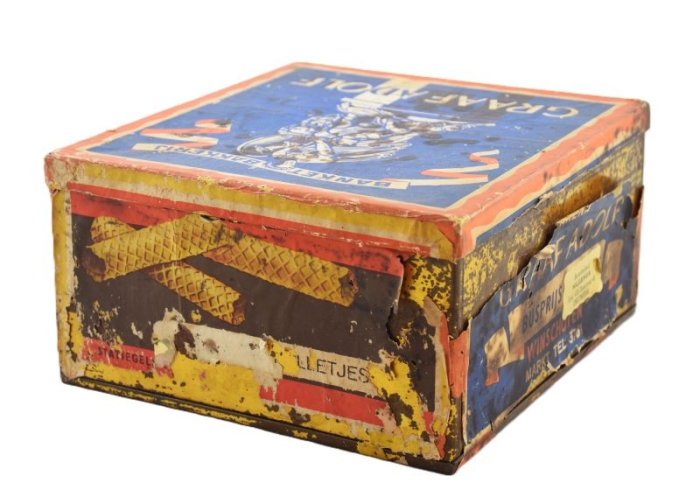 Vintage medium-sized retailers tin Graaf Adolf Winschoten