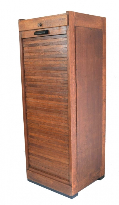 Vintage houten archiefkast met rolluik gereserveerd