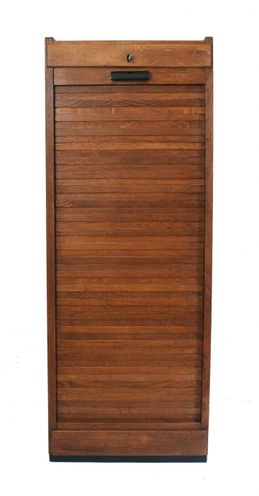 Vintage houten archiefkast met rolluik gereserveerd