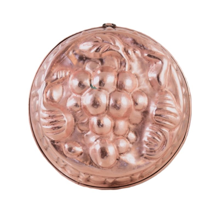Vintage round copper baking mold kk. p 10