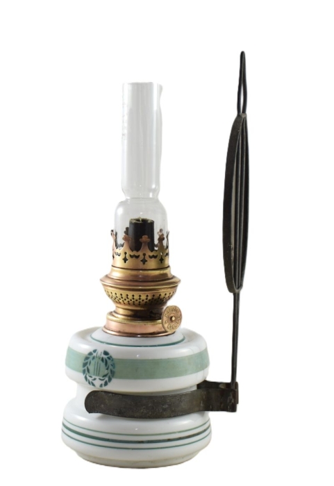 Antique wall mounted oil/kerosene lamp v. sl 17