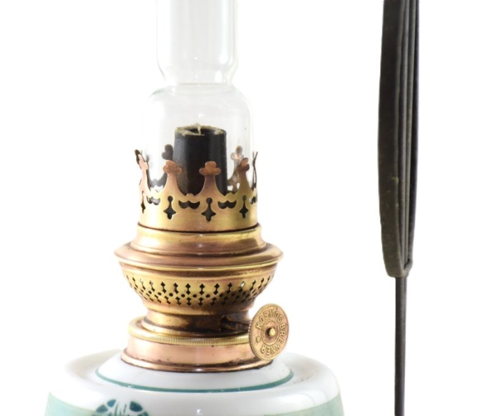 Antique wall mounted oil/kerosene lamp v. sl 17