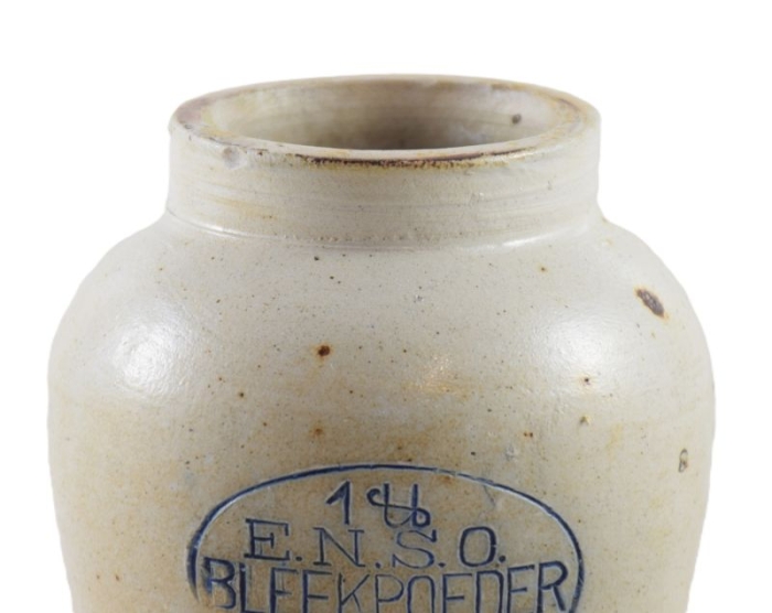 Dutch stoneware bleaching powder pot kk. p 11