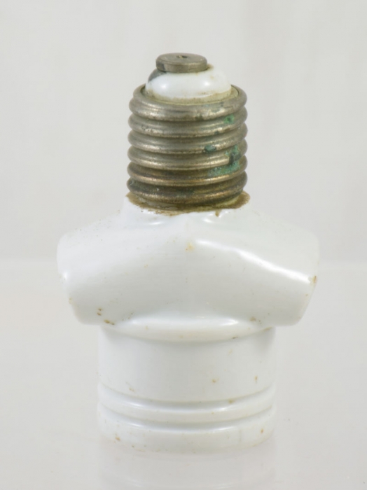 Electric porcelain socket lampholder b. e 20