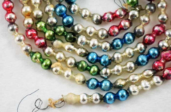 Christmas garland colored beads