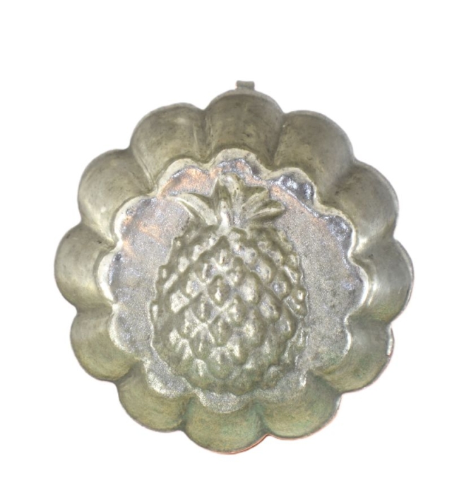 Small copper pine apple mold kk. p 14