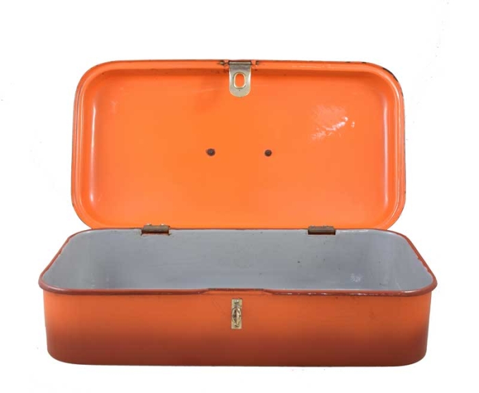 Vintage Dutch enameled bread box e. or 11
