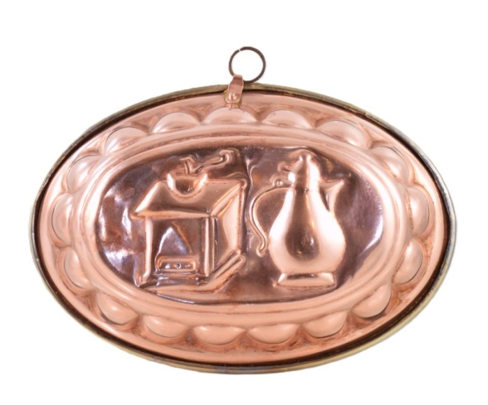 Vintage oval shaped copper cake or jelly mold kk. p 16