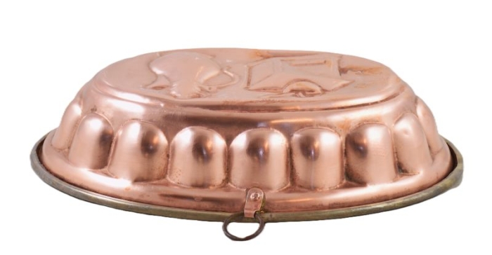 Vintage oval shaped copper cake or jelly mold kk. p 16