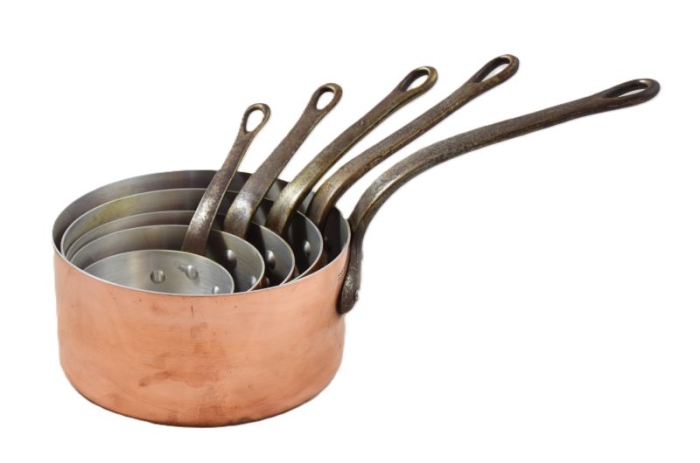 Vijfdelige Franse koperen pannenset kk. p 8