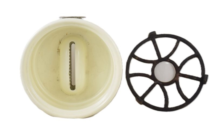 Vintage one wick burner kerosene stove e. c 5