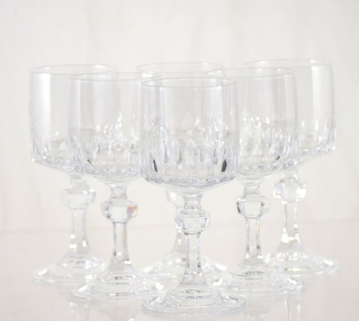 Zes geslepen kristallen likeurglazen k. s 14 Zes geslepen kristallen likeurglazen k. s 14