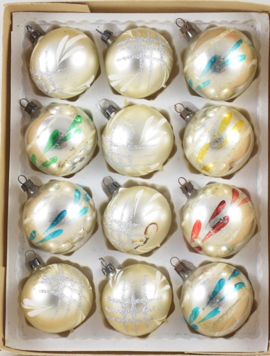 Set of twelve  baubles k. bg 12