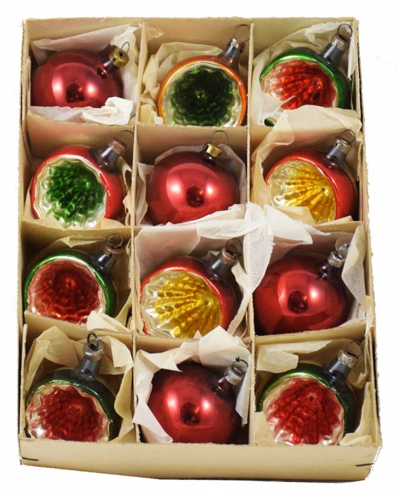 Twelve vintage  Christmas baubles in box k bg 36