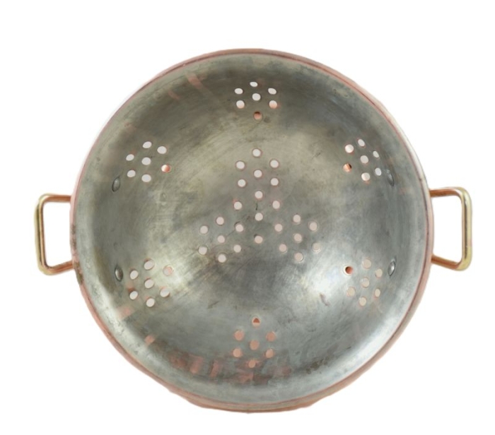 Vintage small copper colander kk. p 22