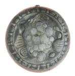 Vintage round copper baking mold kk. p 10