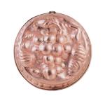 Vintage round copper baking mold kk. p 10